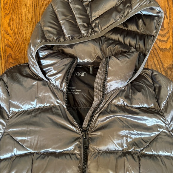 Calvin Klein Silver Puffer insulated jacket Size Large - Picture 8 of 8